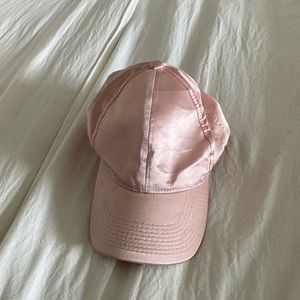 Stylish fitted cap silk